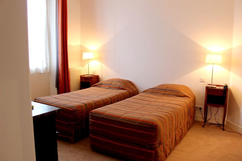 Hotel Les Aubepines Illiers-Combray Εξωτερικό φωτογραφία